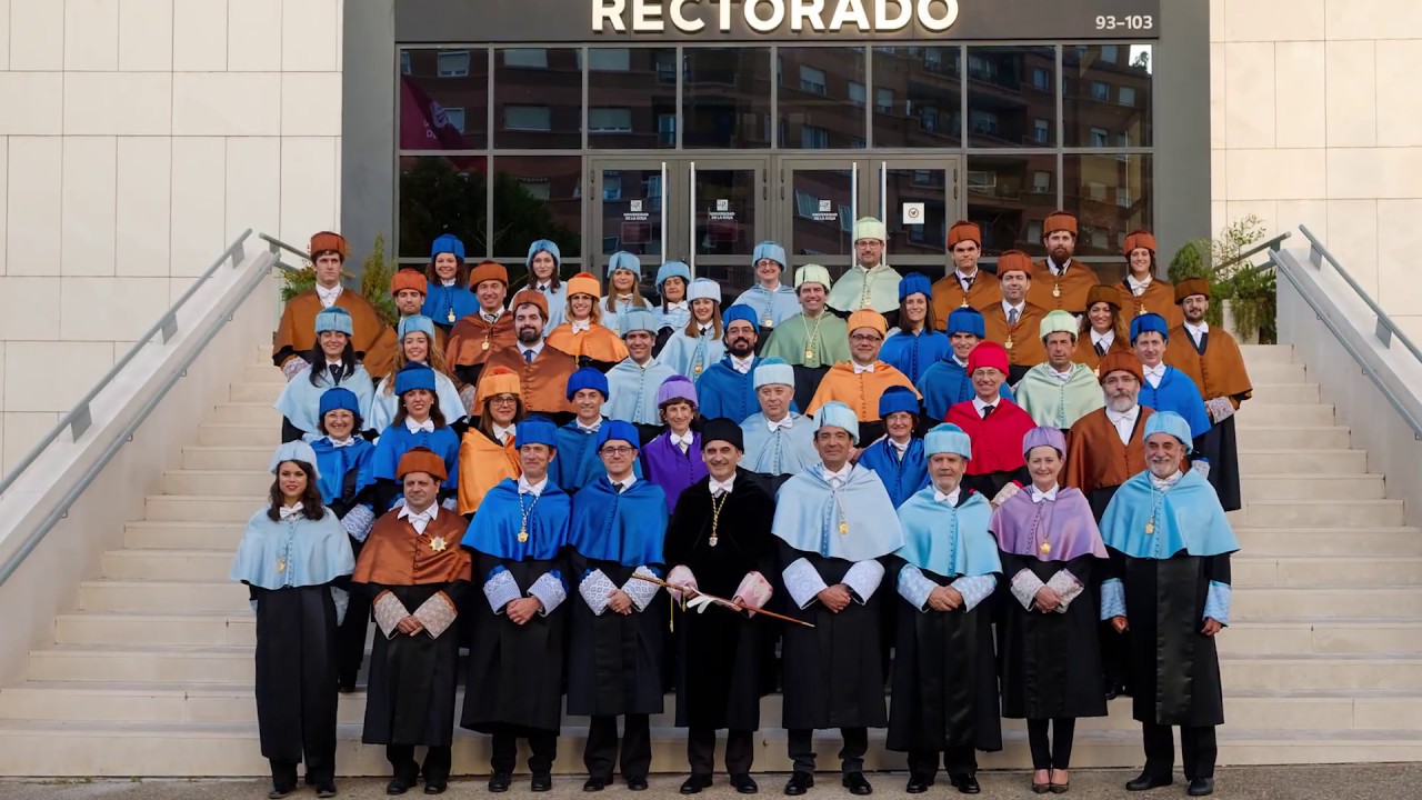 Acto de investidura de los nuevos doctores